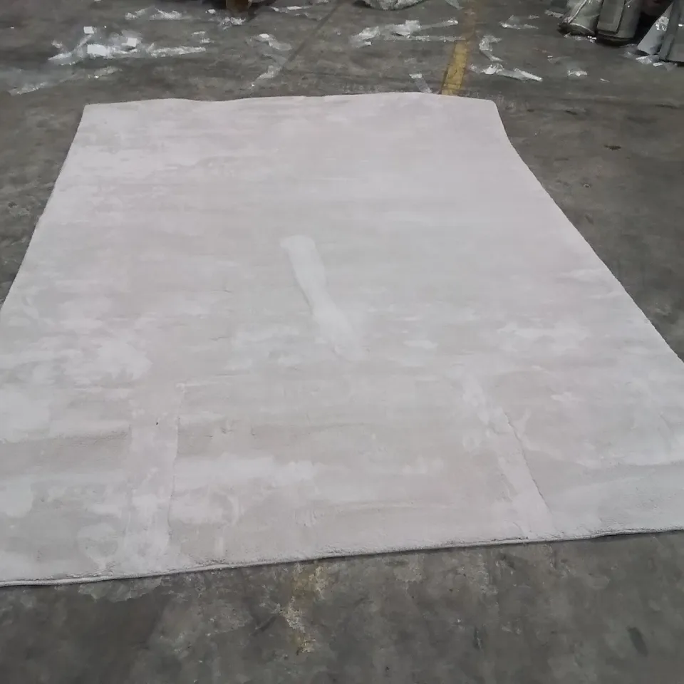 QUALITY DESIGNER AREA RUG - APPROXIMATELY 300X200