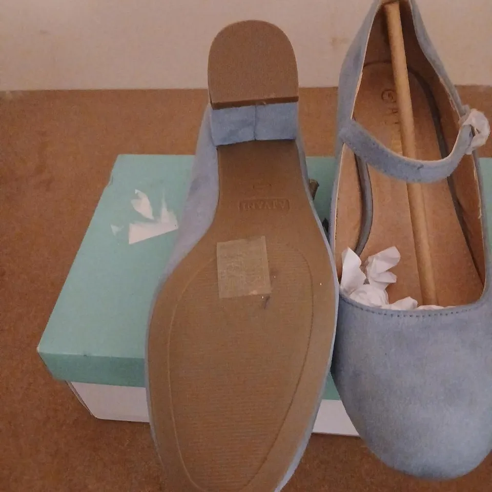 AJVANI COLLECTION PALE BLUE SUEDE MARY JANE PUMPS – UK 5 (EU 38)