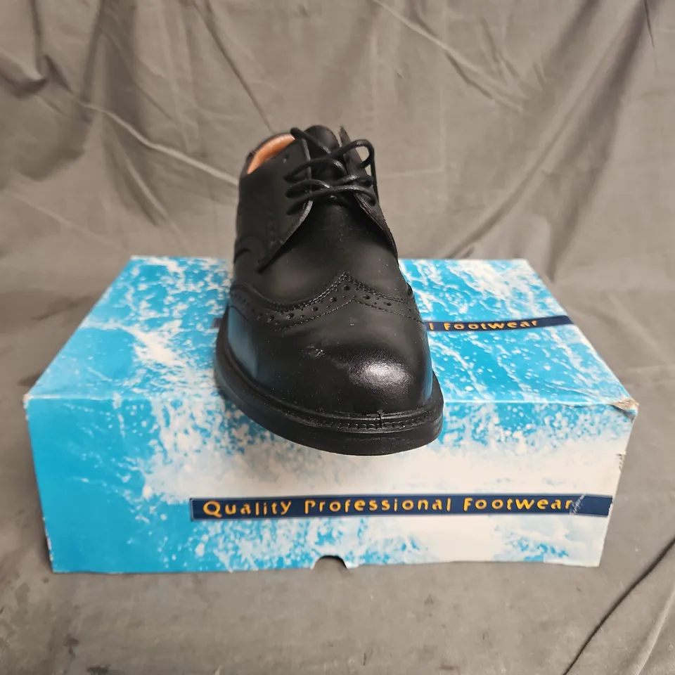 BOXED PAIR OF CLICK FOOTWEAR BROGUE SHOES IN BLACK SIZE UK 9