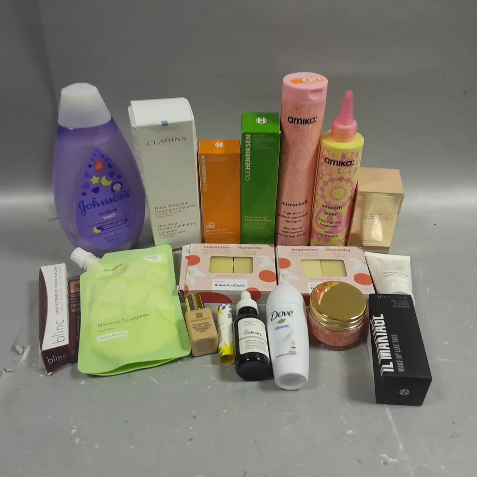 BOX OF APPROXIMATELY 15 COSMETIC ITEMS TO INCLUDE JOHNSONS BEDTIME WASH, AMIKA SHAMPOO, CLARINS CLEANSER, ETC