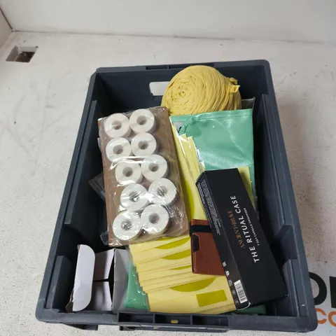 TOTE OF APPROXIMATELY 15 ASSORTED ITEMS TO INCLUDE: PORTABLE FAN