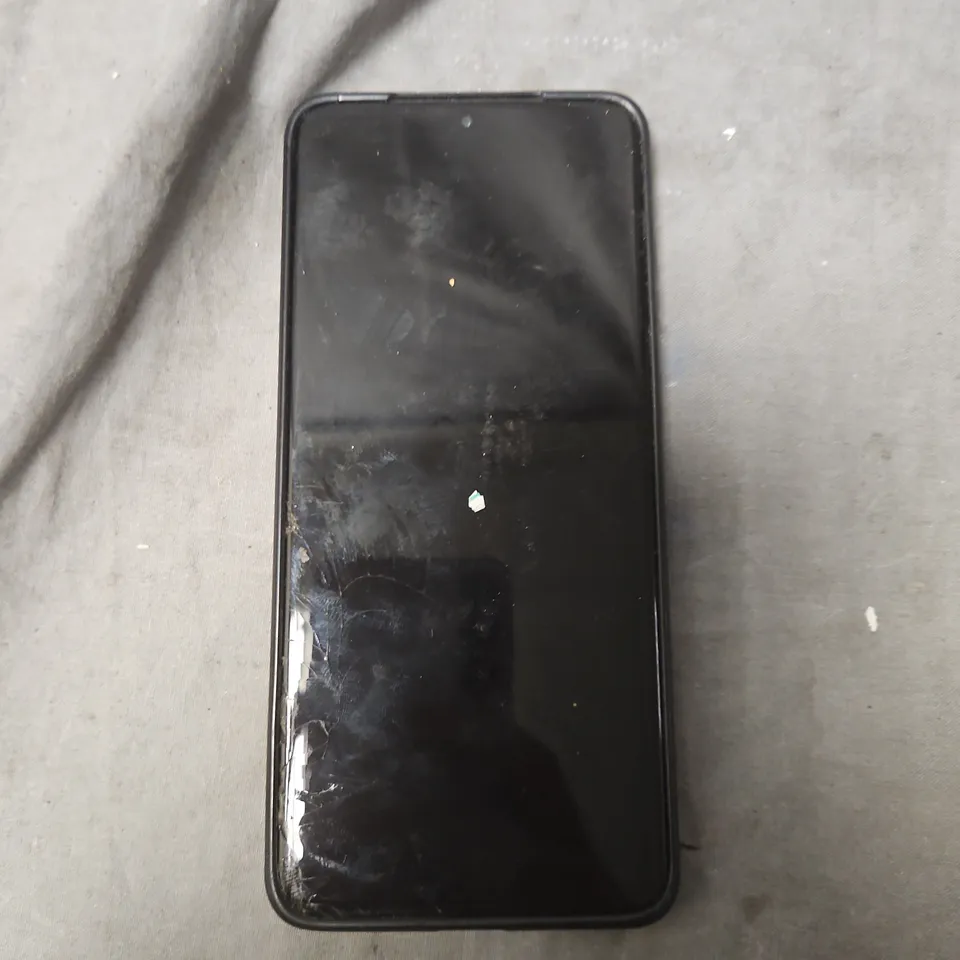 SAMSUNG SMARTPHONE IN BLACK (NO MODEL NUMBER)