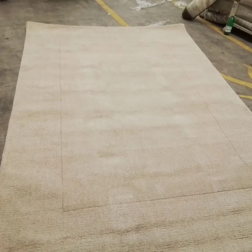 QUALITY DESIGNER AREA RUG APPROXIMATELY 300X200CM