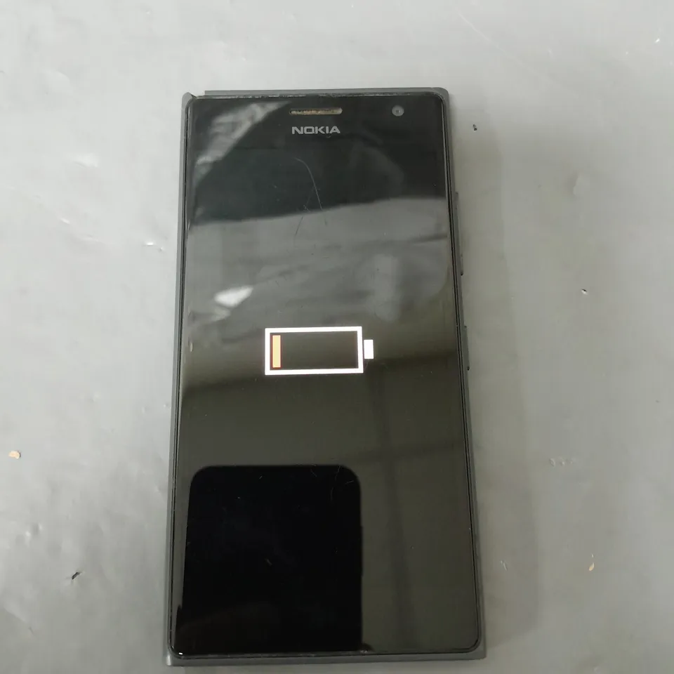 UNBOXED NOKIA LUMIA 735 02 BLACK 8GB