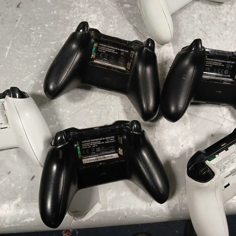 LOT OF 5 WIRELESS CONTROLLERS FOR XBOX ONE