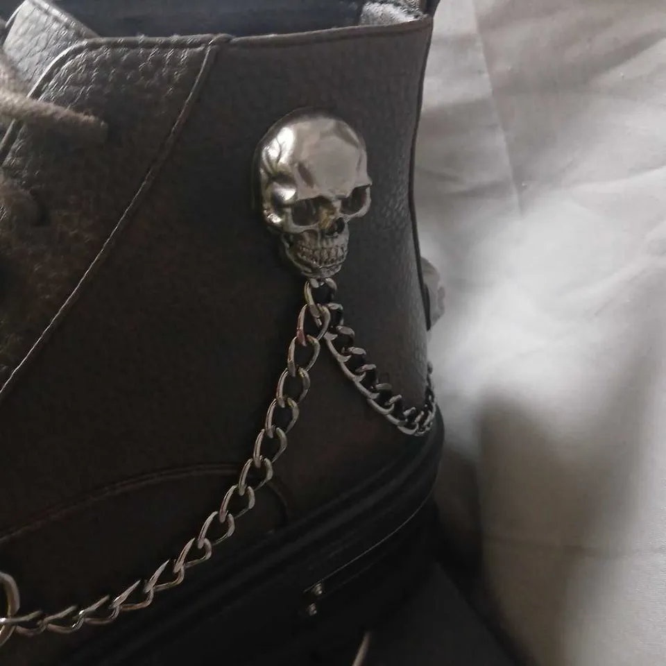 BOXED KOI CHAINED UP ENVY SKULL HARDWARE PLATFORM BOOTS IN BROWN - UK 7