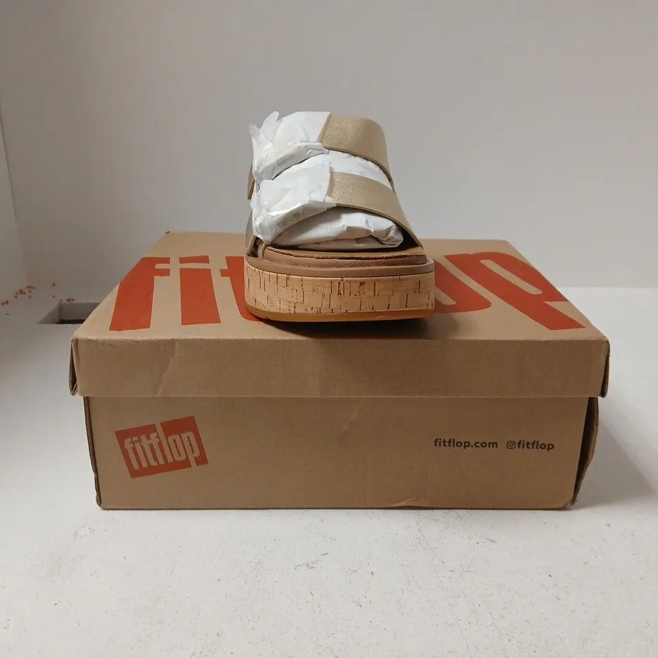 BOXED PAIR OF FITFLOP OPEN TOE PLATFORM SANDALS IN GOLS SIZE UK 4