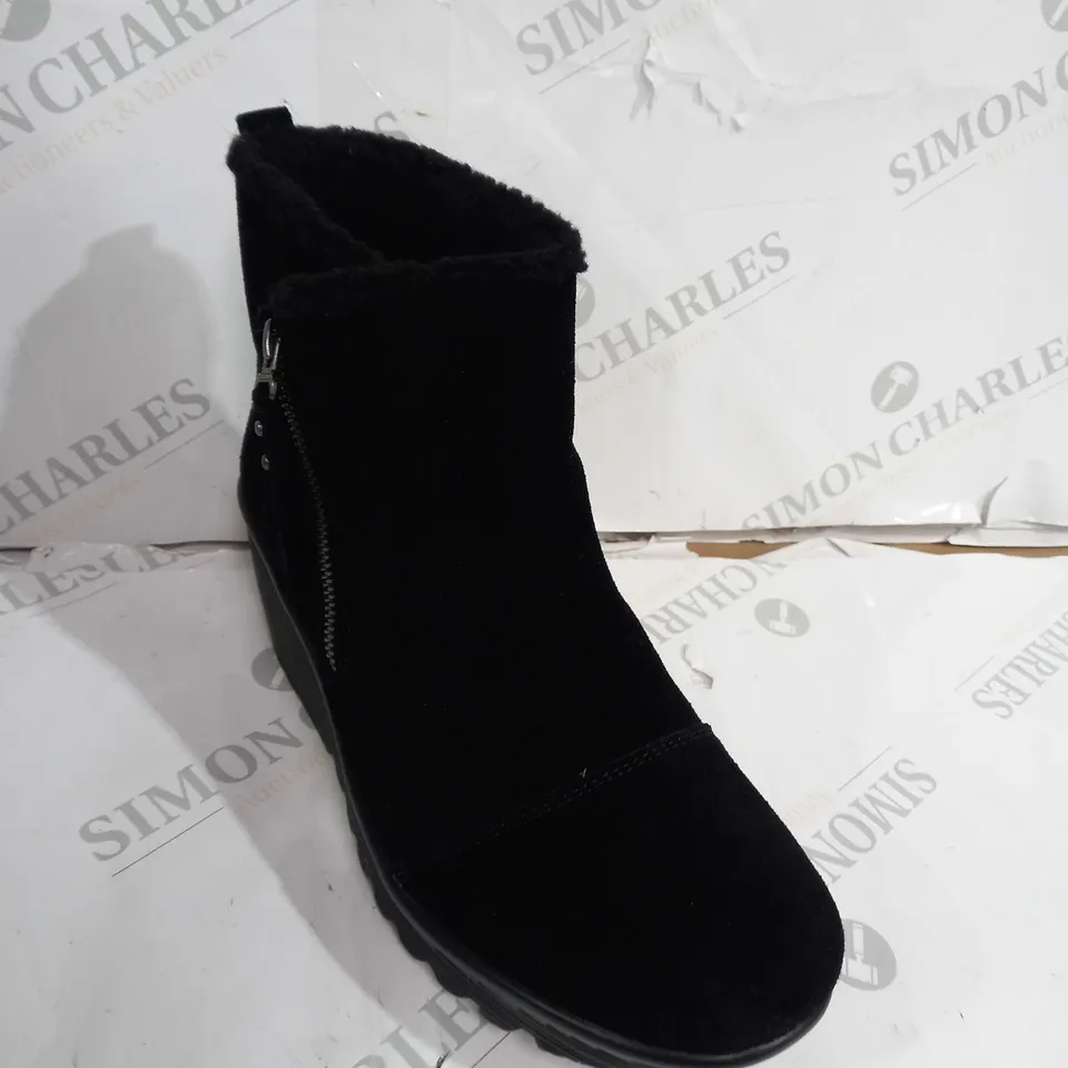 SKETCHERS OF HURS ZIP BLACK SIZE 7 UK