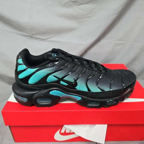 BOXED PAIR OF NIKE AIR PLUS MAX IN BLACK/BLUE - UK 8