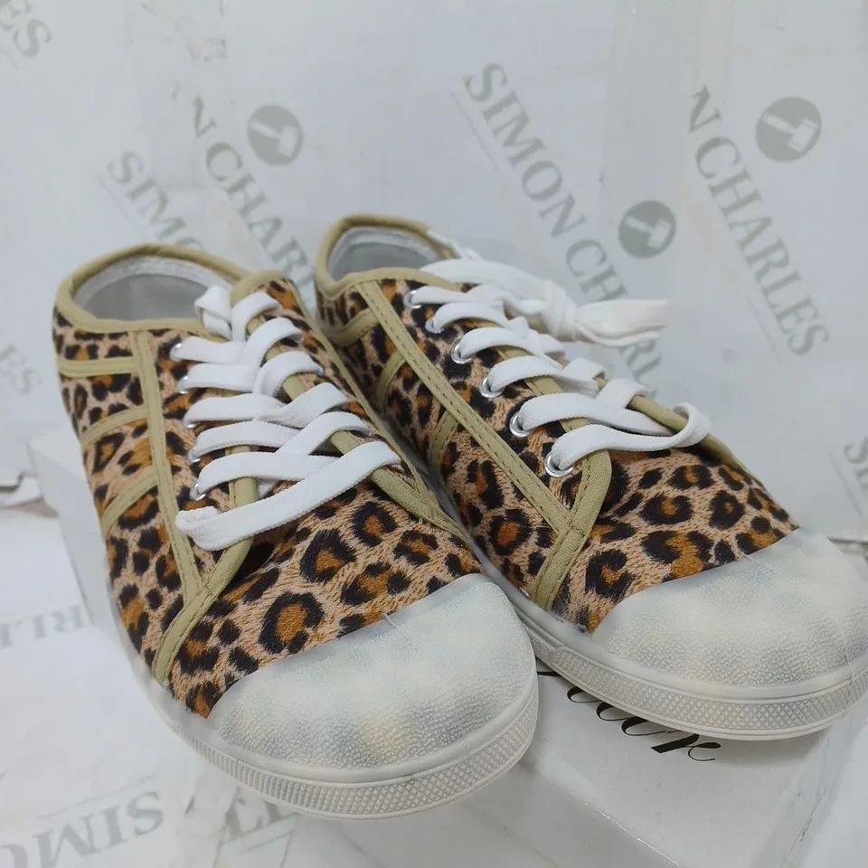 BOX OF APPROXIMATELY 12 BELLA STAR LEOPARD PRINT SHELL TOE SHOES 