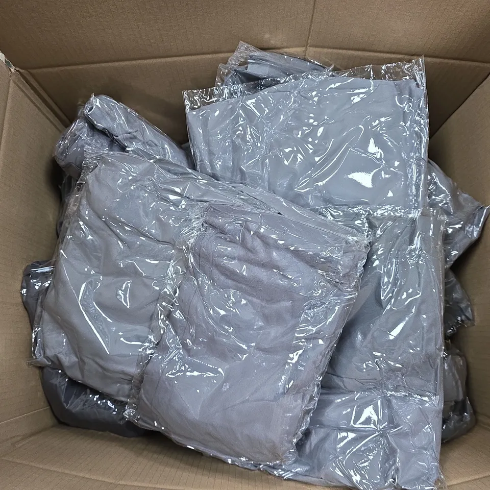 LARGE BOX OF APPROX 25 DEEP FITTED BED SHEETS