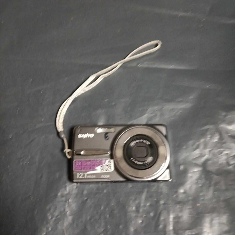 SANYO DIGITAL CAMERA X1220 , 12.1MP, 8X OPTICAL ZOOM