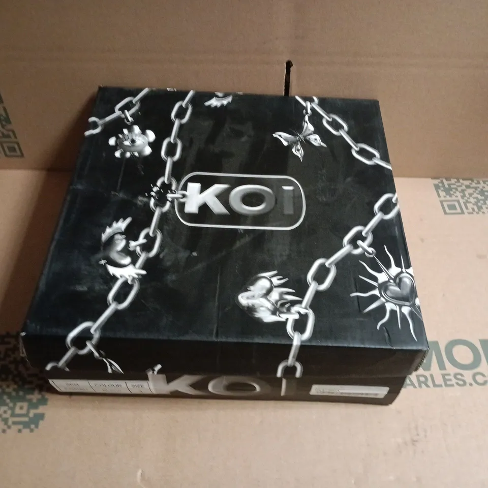 BOXED KOI LADY MENACE GRUNGE CRUSHED VELVET HEELS - BLACK, UK4