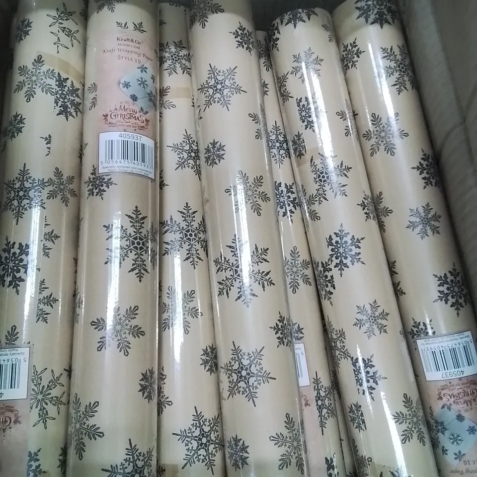 BOX CONTAINING LARGE AMOUNT OF GIFT WRAP ROLLS