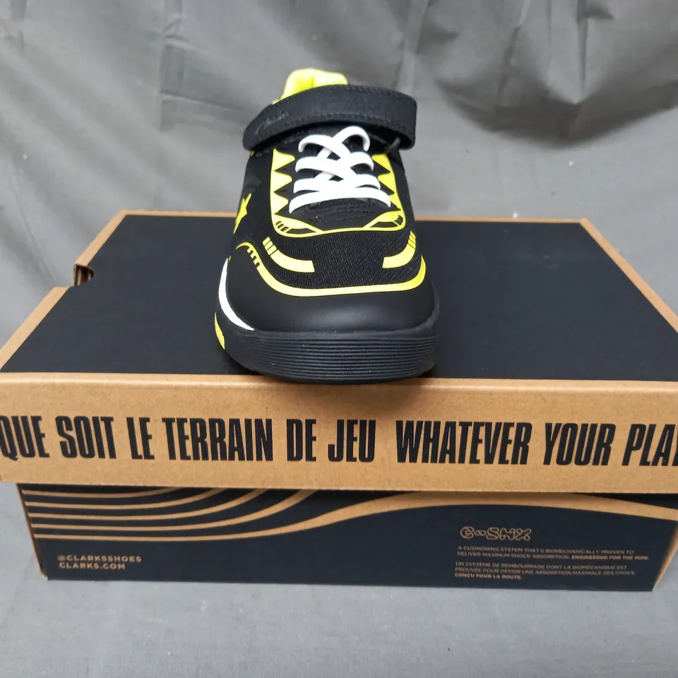 BOXED PAIR OF CLARKS CICA STAR FLEX SHOES IN BLACK/YELLOW UK SIZE 4