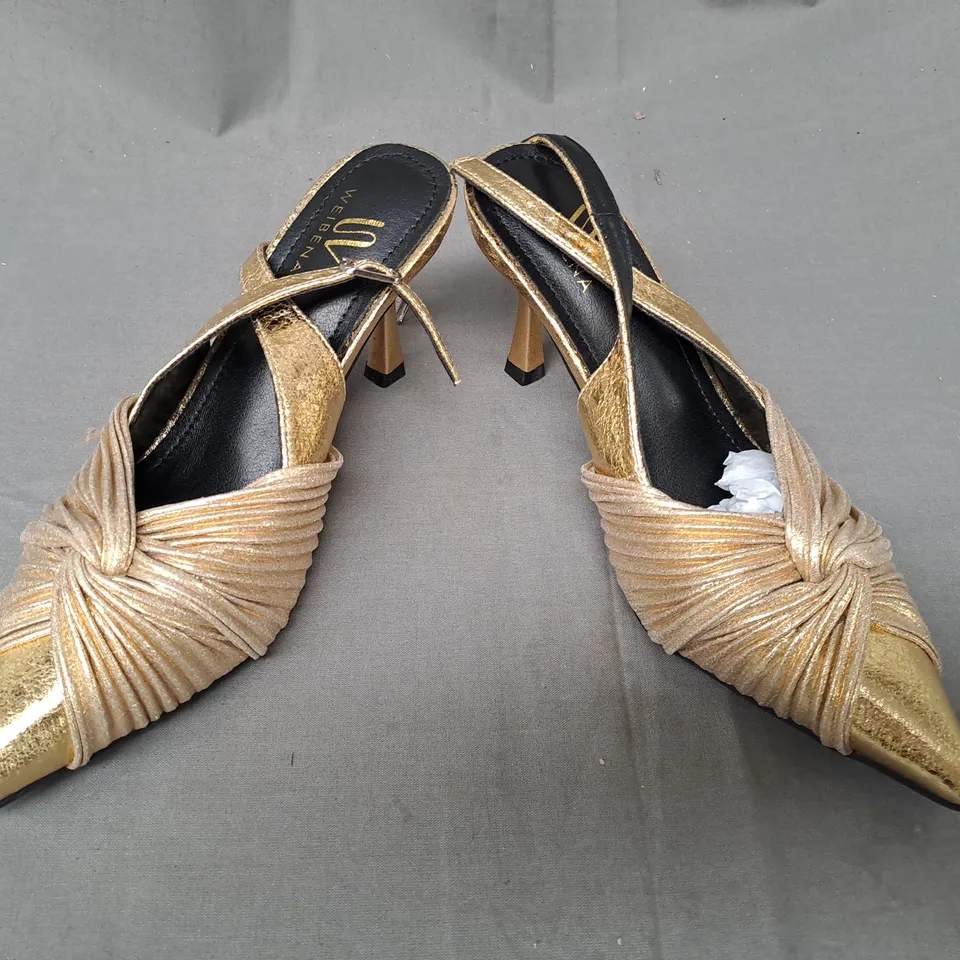 BOXED PAIR OF WEIBENA POINTED TOE HEELED SHOES IN METALLIC GOLD EU SIZE 35