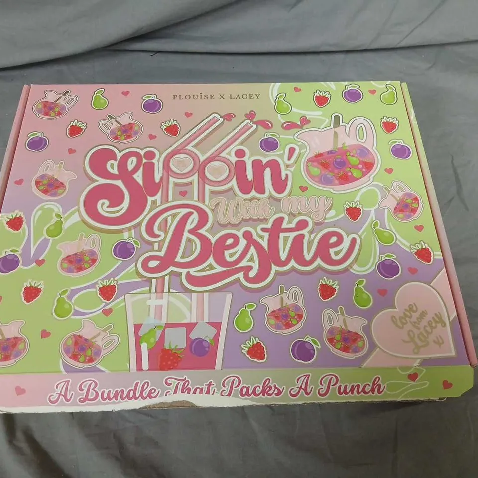 BOXED PLOUISE X LACEY SIPPIN WITH MY BESTIE A BUNDLE THAT PACKS A BUNCH GIFT SET