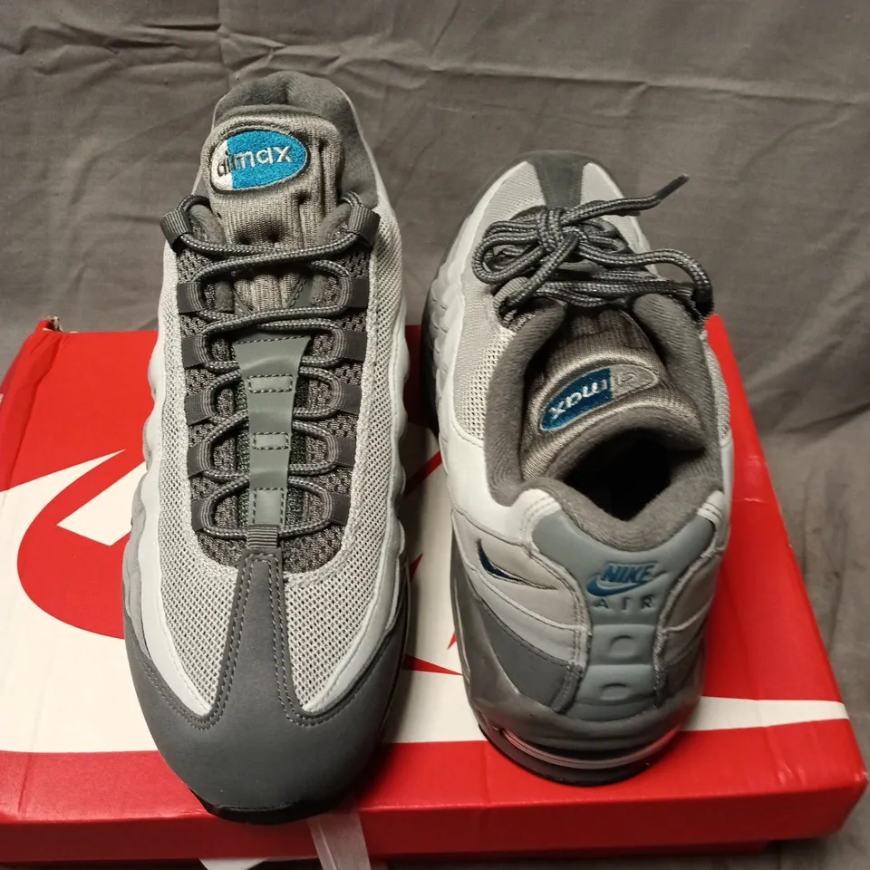 BOXED NIKE AIR MAX 95 OG TRAINERS - SMOKE GREY/GREEN ABYSS, MEN'S UK8 (US9)
