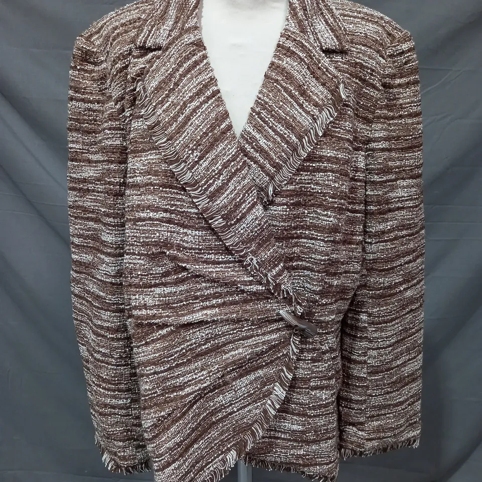 BADGLEY MISCHKA TWEED JACKET IN TAUPE/WHITE SIZE XL