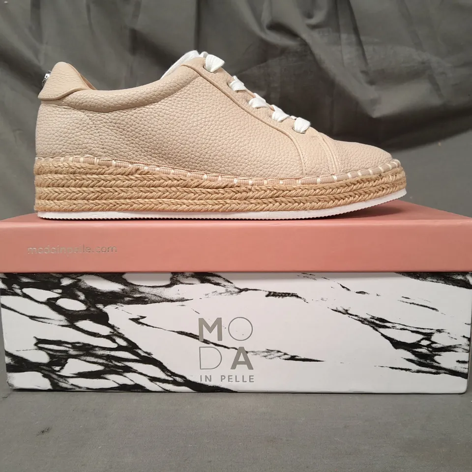 BOXED PAIR OF MODA IN PELLE MINI WEDGE WOVEN SOLE TRAINERS IN BEIGE EU SIZE 37