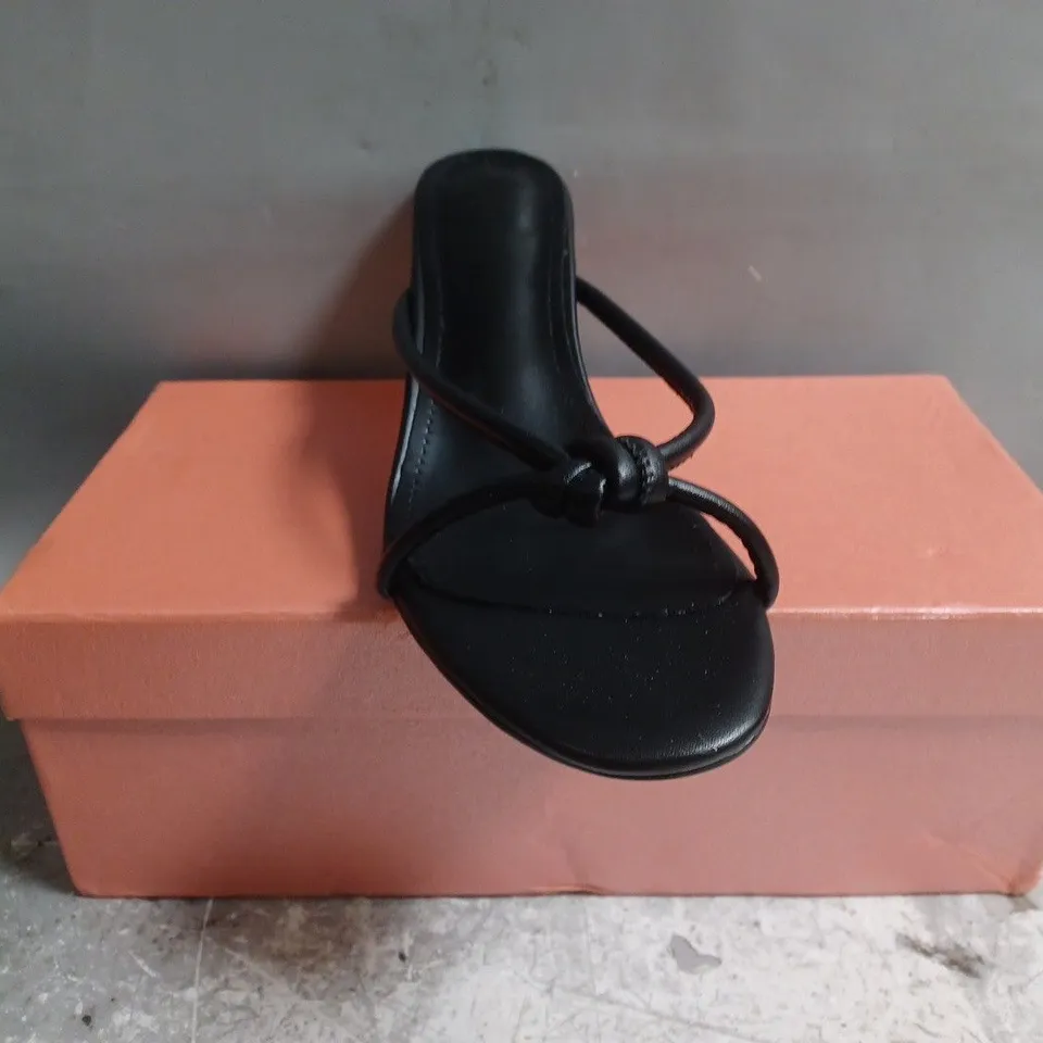 BOXED PAIR OF UNBRANDED OPEN TOE HEELED SANDALS IN BLACK SIZE EU 38