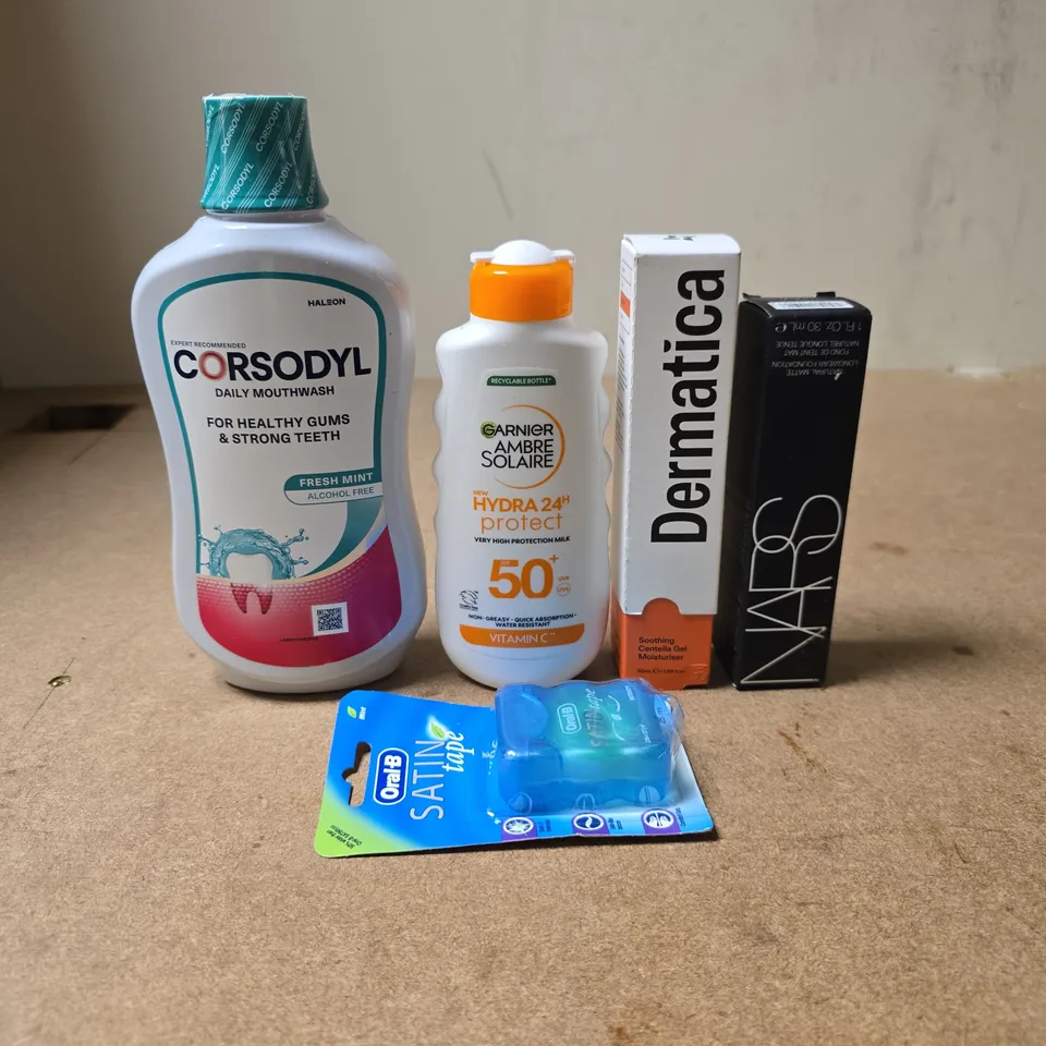 TOTE OF APPROXIMATELY 20 ASSORTED COSMETIC ITEMS TO INCLUDE CORSODYL, GARNIER AMBRE SOLAIRE, DERMATICA, NARS ETC