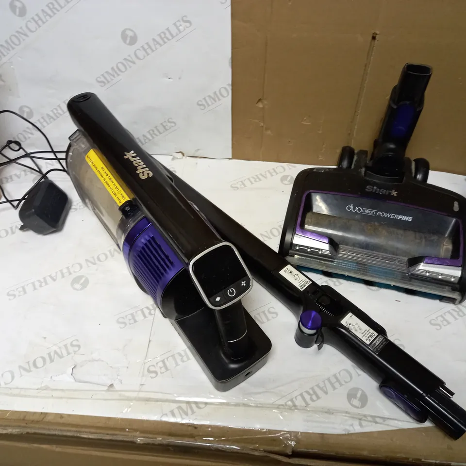 SHARK CORDLESS STICK VACUUM IZ390UKTQ