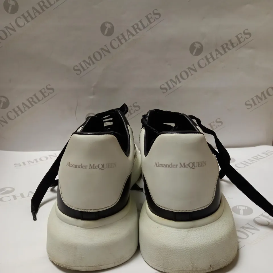 PAIR OF ALEXANDER MCQUEEN SHOW SNEAKER IN BLACK AND WHITE 