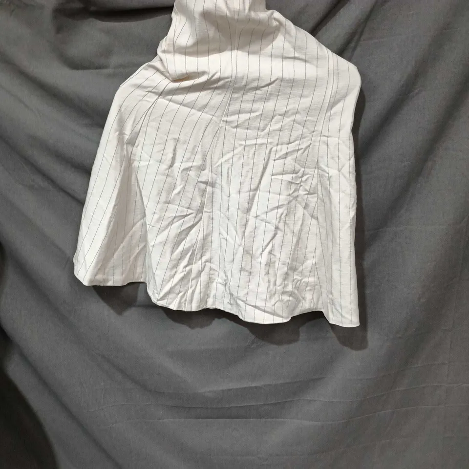 BERSHKA WOMEN'S WHITE PINSTRIPE SKIRT – SIZE M (EUR M / US M) 