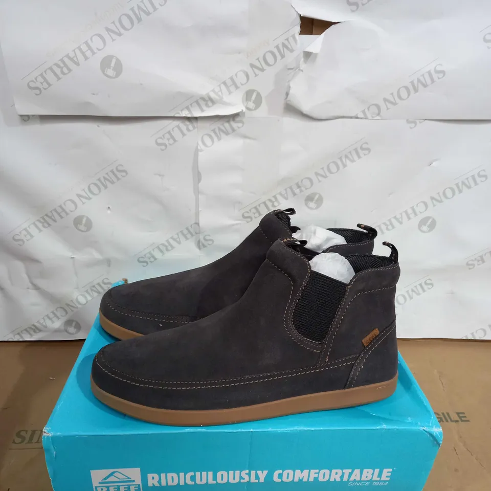 BOXED PAIR OF REEF CUSHION SWAMI BLACK ROCK SHOES SIZE 11