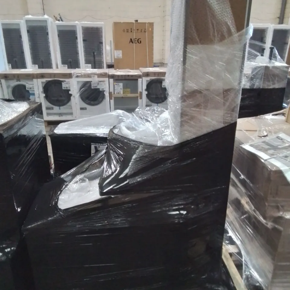 PALLET OF ASSORTED BATHROOM CABINETS AND FITTINGS