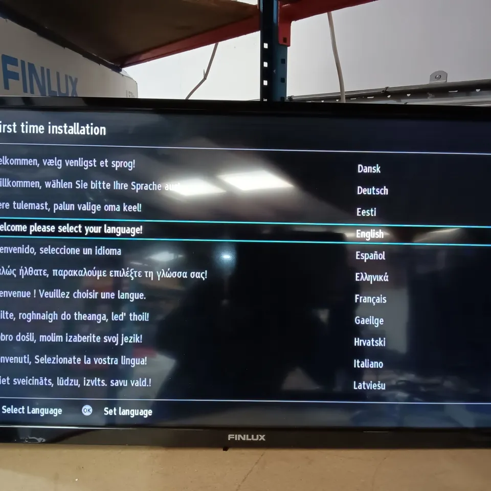 BOXED FINLUX 32-FHD-4220 32" HD READY LED TV FREEVIEW HD USB RECORD BLACK