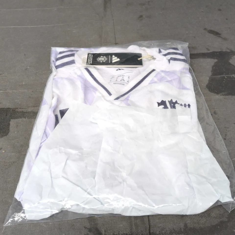 ADIDAS MANCHESTER UNITED SLIM FIT FOOTBALL SHIRT – XL (UK) – OFFICIAL LICENSED PRODUCT