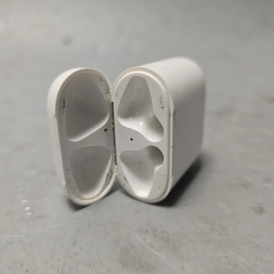 APPLE AIRPOD CHARGING CASE - A1602