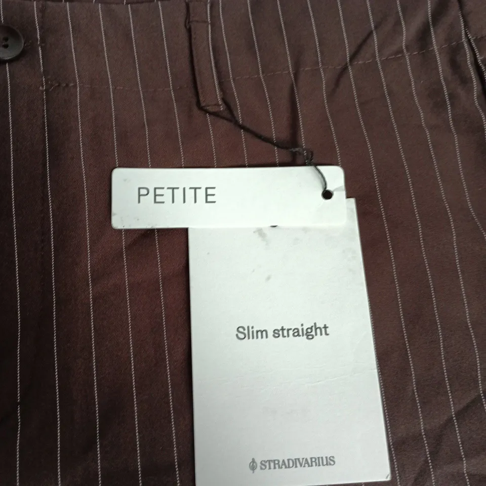 STRADIVARIUS PETITE SLIM STRAIGHT TROUSERS – UK 14 – BROWN PINSTRIPE