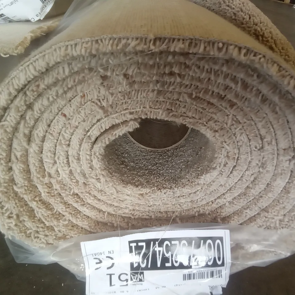 ROLL OF QUALITY STRATHMORE BERBER BRIGHT SKIES CARPET 6.8×4M