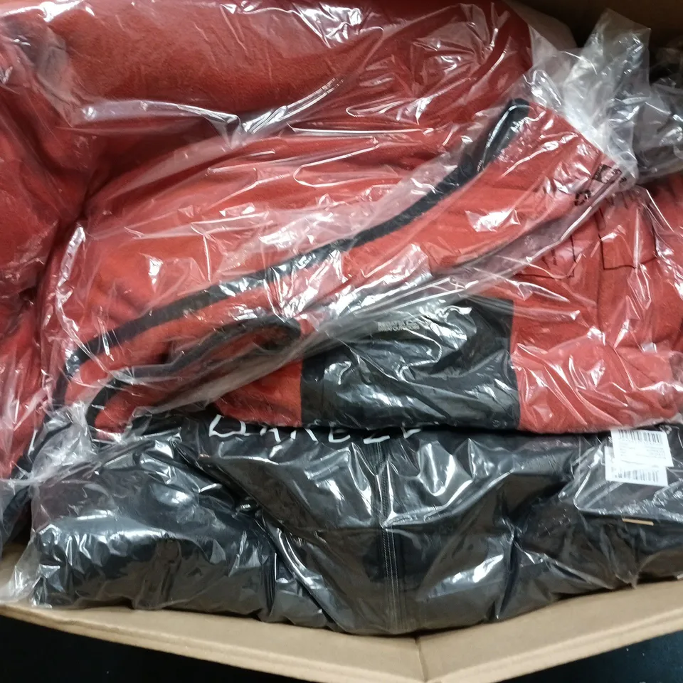 APPROXIMATELY 20 ASSORTED BRAND NEW REGATTA/DARE2B CLOTHING ITEMS IN VARIOUS SIZES, STYLES & COLOURS TO INCLUDE ANDRESON VIII, FRANKIE HALF ZIP, HIGHTON TRS, ETC