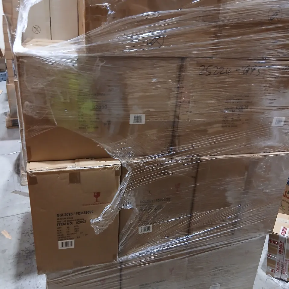 PALLET OF APPROXIMATELY 850 ASSORTED GISELA GRAHAM CHRISTMAS DECORATIONS