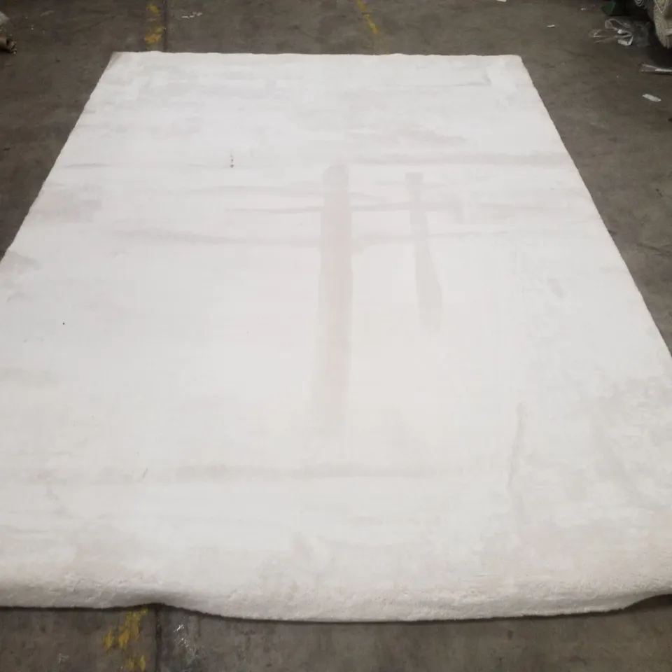 QUALITY DESIGNER AREA RUG - APPROXIMATELY  280X196CM