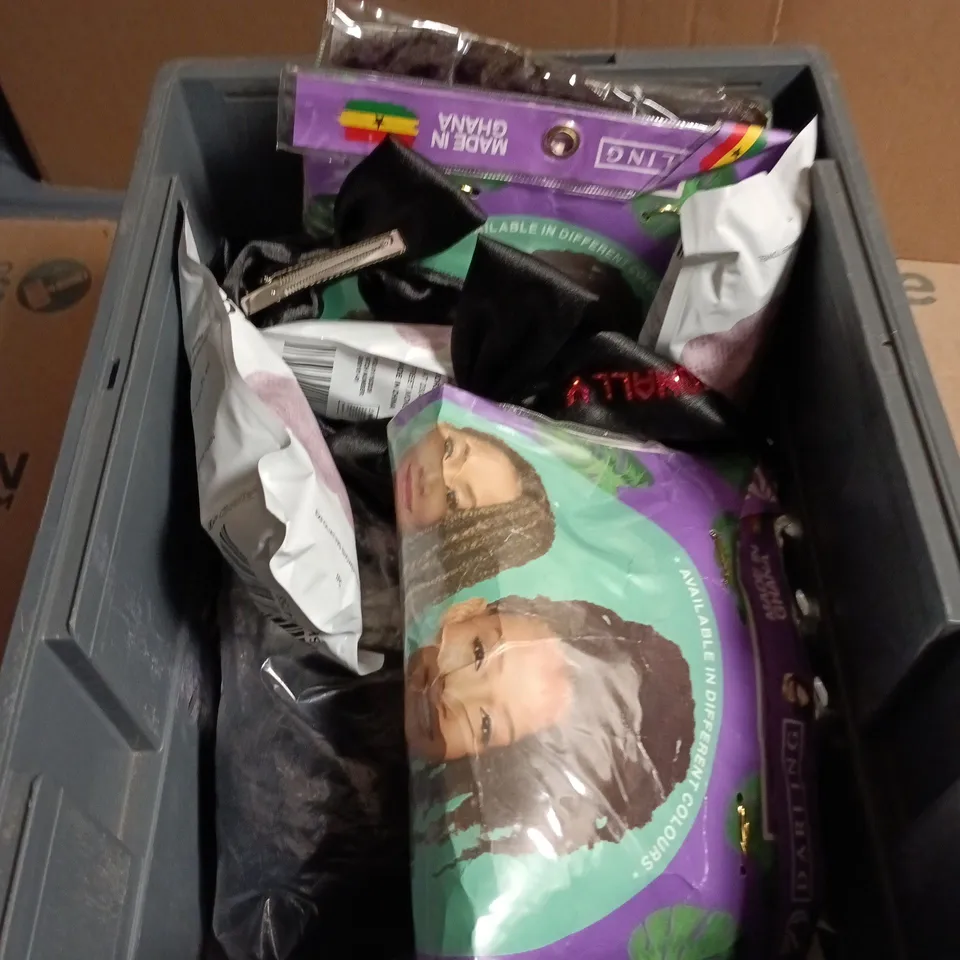 BOX OF APPROXIMATELY 8 ASSORTED COSMETIC ITEMS INCLUDING BLISSALI EXFOLIATING SHOWER TOWEL AND DARLING WIG 