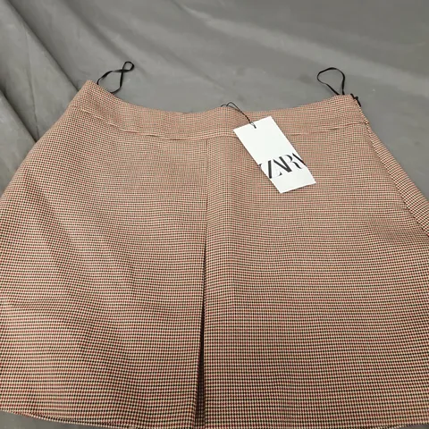 ZARA WOMEN'S HOUNDSTOOTH SKIRT – SIZE M