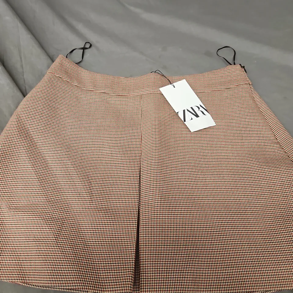 ZARA WOMEN'S HOUNDSTOOTH SKIRT – SIZE M