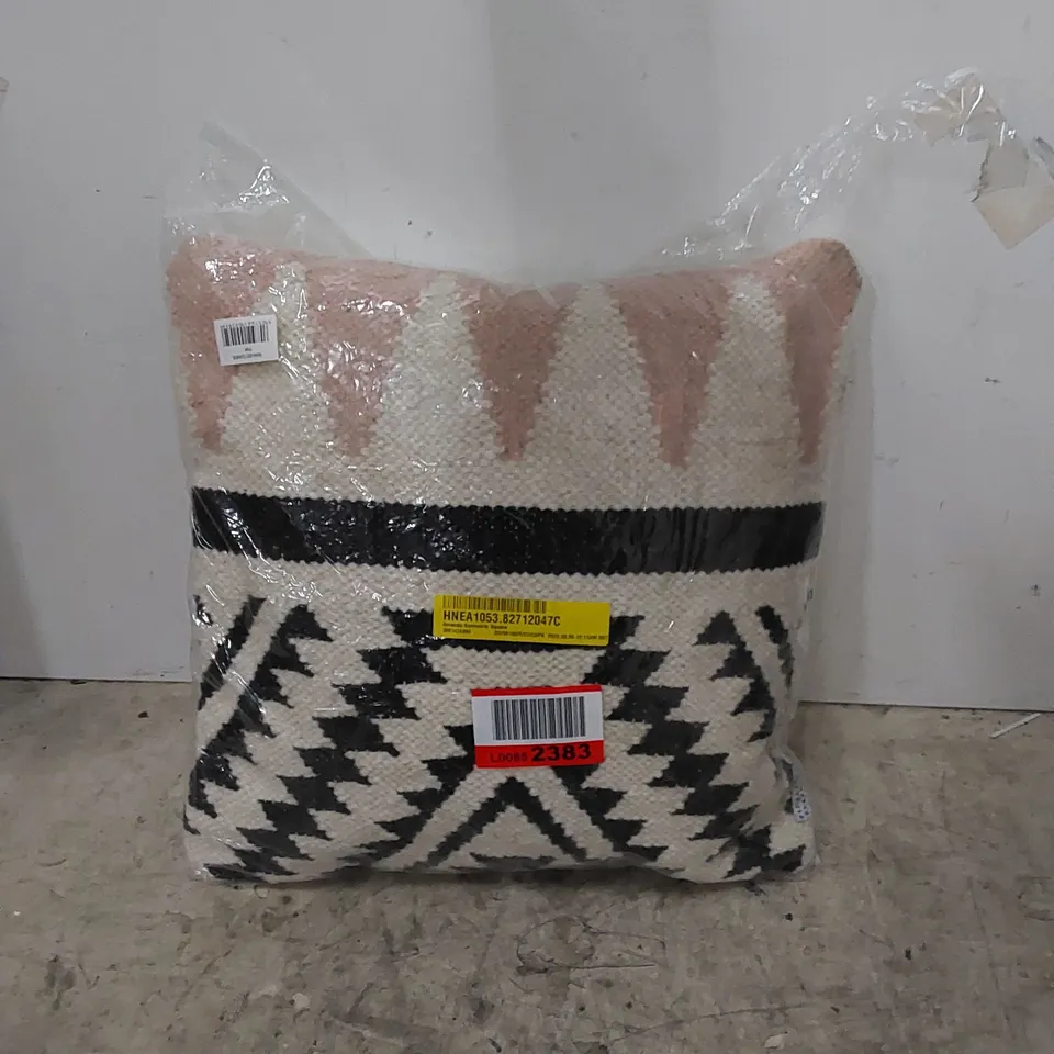 AMANDO GEOMETRIC SQUARE CUSHION 
