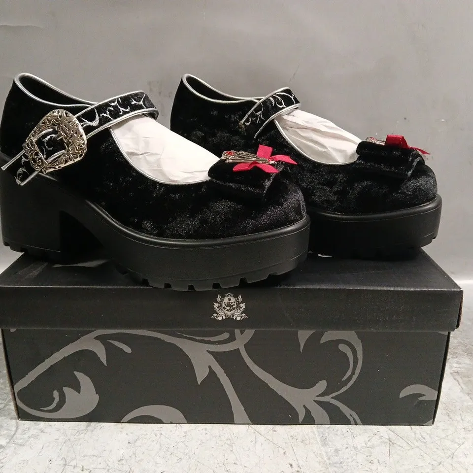 BOXED PAIR OF KOI TWILIGHT SAGA TIRA MARY JANE AND ALEC EDITION IN BLACK SIZE UK 3