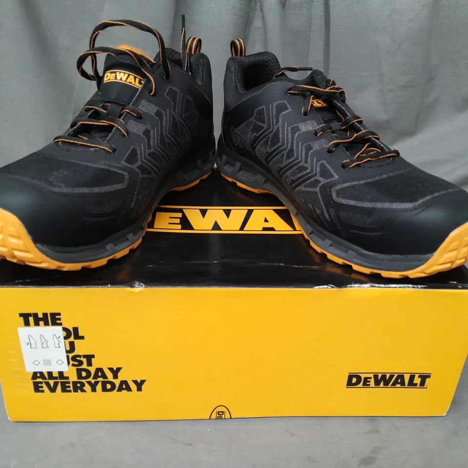 BOXED PAIR OF DEWALT STEEL TOE SHOES IN BLACK UK SIZE 11