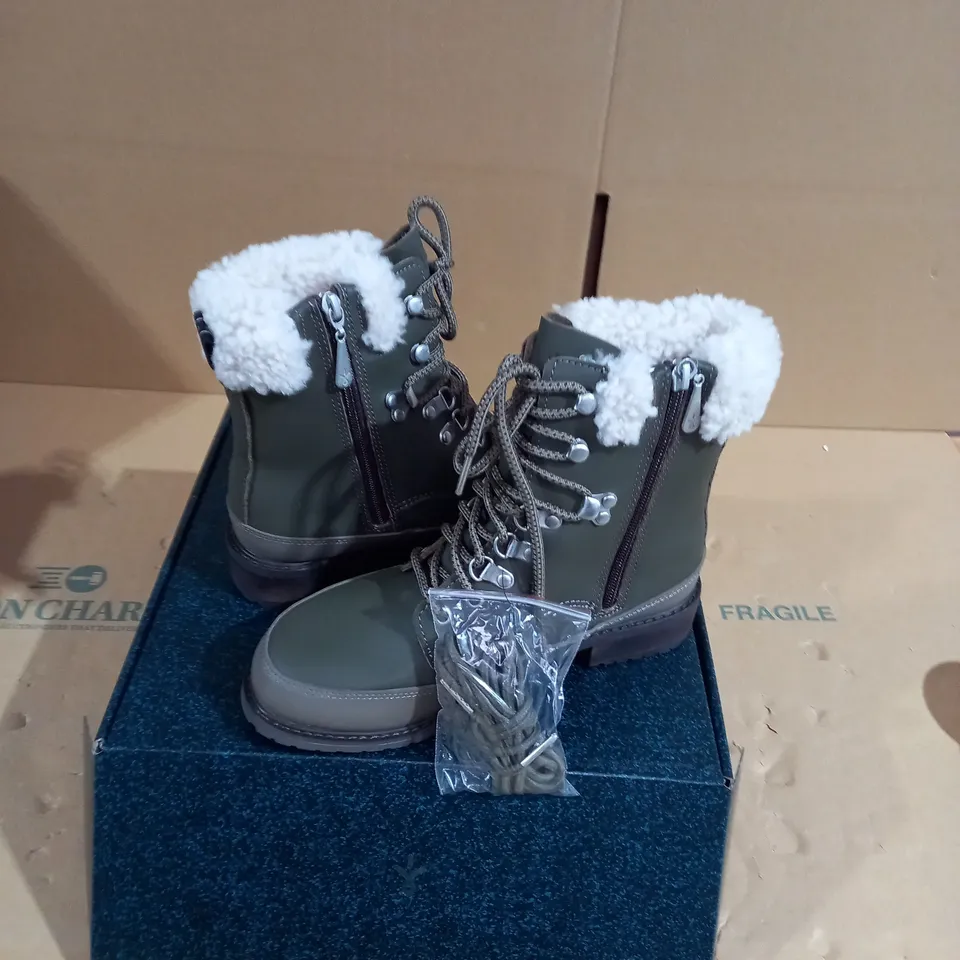 EMU OKAB WATERPROOF BOOT SIZE 5 