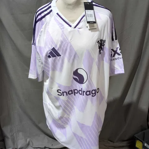 ADIDAS FOOTBALL JERSEY – SONNY 99, WHITE WITH LILAC GEOMETRIC PATTERN (SNAPDRAGON SPONSOR, PREMIER LEAGUE BADGE) SIZE XL