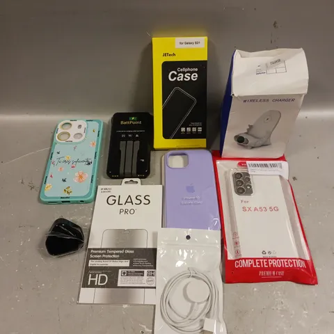 APPROXIMATELY 30 ASSORTED SMARTPHONE/TABLET ACCESSORIES TO INCLUDE CASES, SCREEN PROTECTORS, WIRELESS CHARGER ETC 