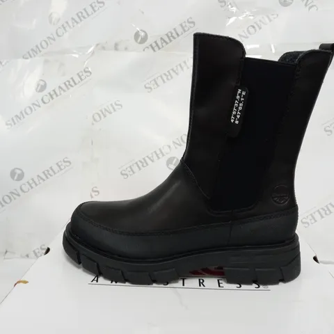 RIEKER CHELSEA BOOT IN BLACK SIZE 6.5