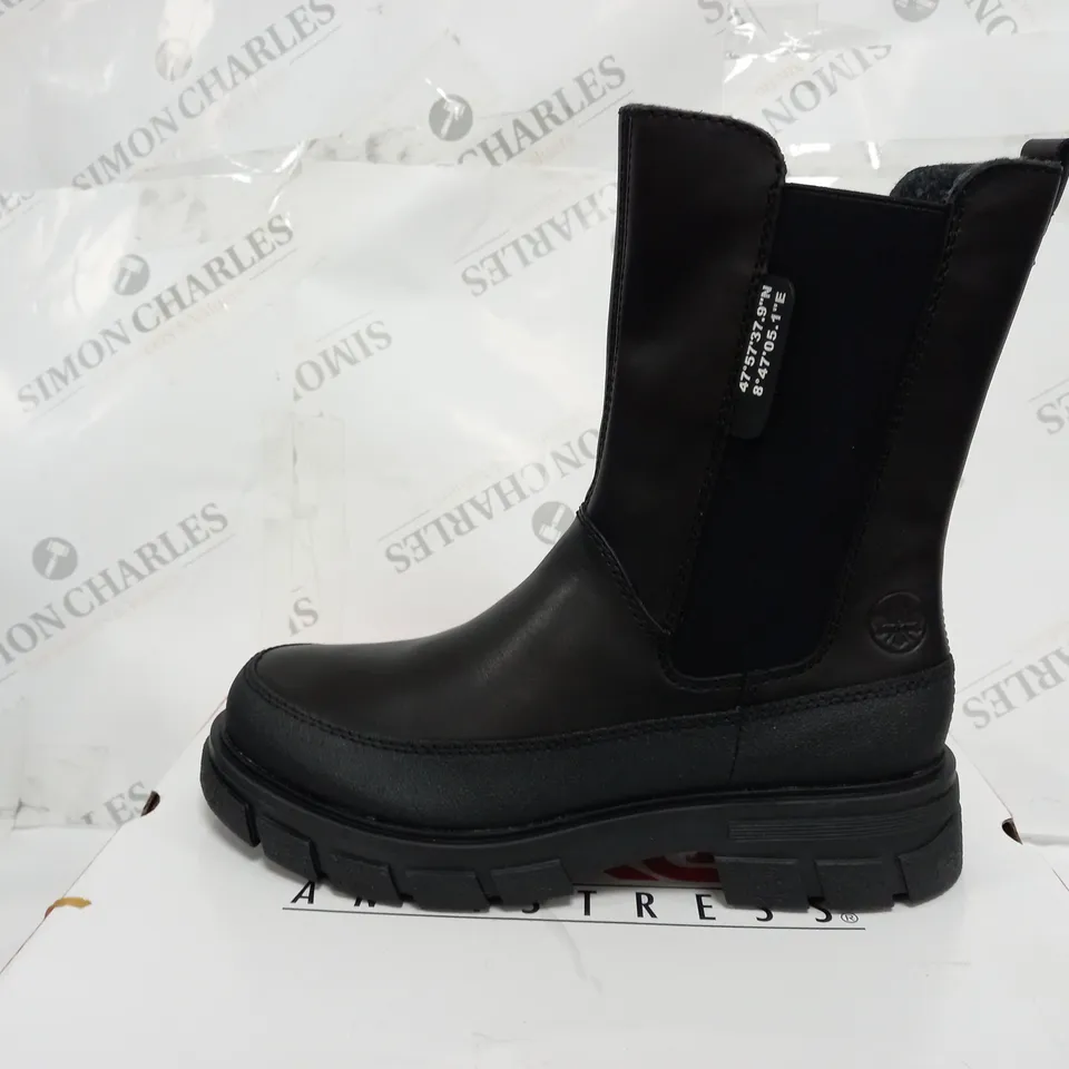 RIEKER CHELSEA BOOT IN BLACK SIZE 6.5